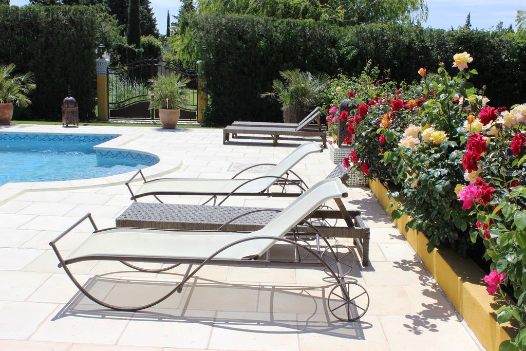 Gites Maisons De Vacances Domaine La Chamade Carpentras Room photo